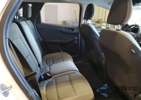 2021 Ford Escape S z USA, uszkodzony, nr VIN 1FMCU0F68MUA99660